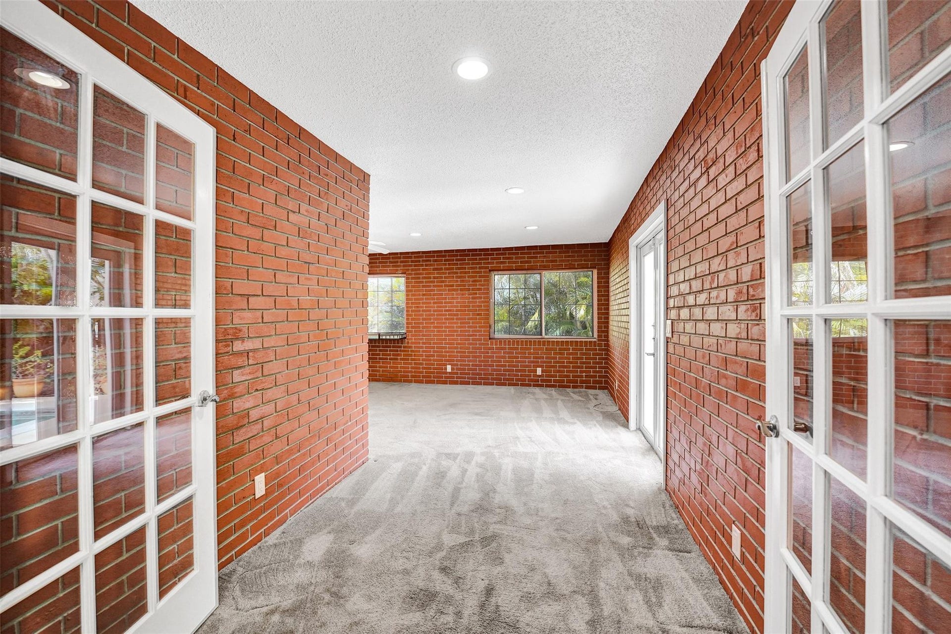 4731 NE 13 Avenue, Oakland Park, FL 33334 Double French door entry to third bedroom/bath or in-law/guest suite with private exterior access.