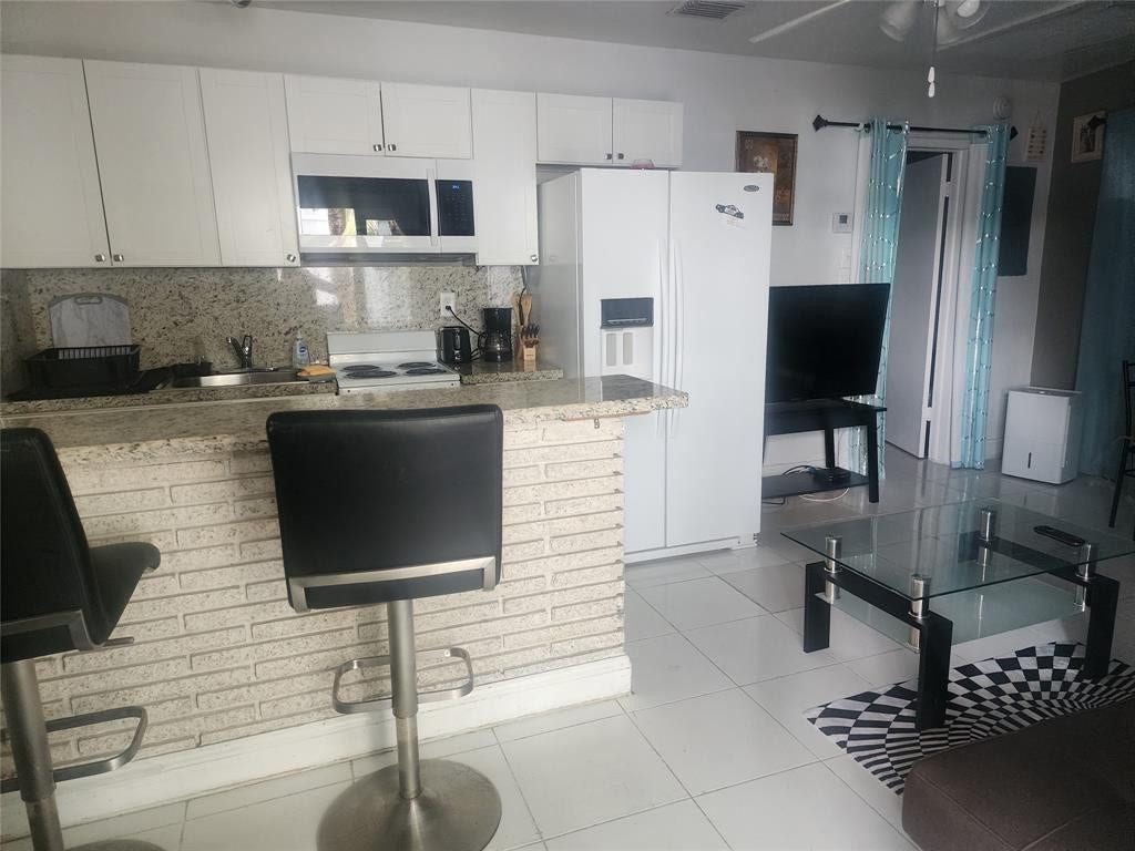 4548 N Ocean, #5, Lauderdale-By-The-Sea, Lauderdale By The Sea, FL 33313