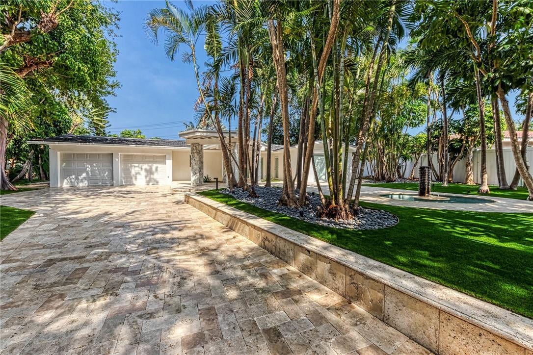 1800 SE Admirals Way, Fort Lauderdale, Fort Lauderdale, FL 33316 Lots of space for multiple cars