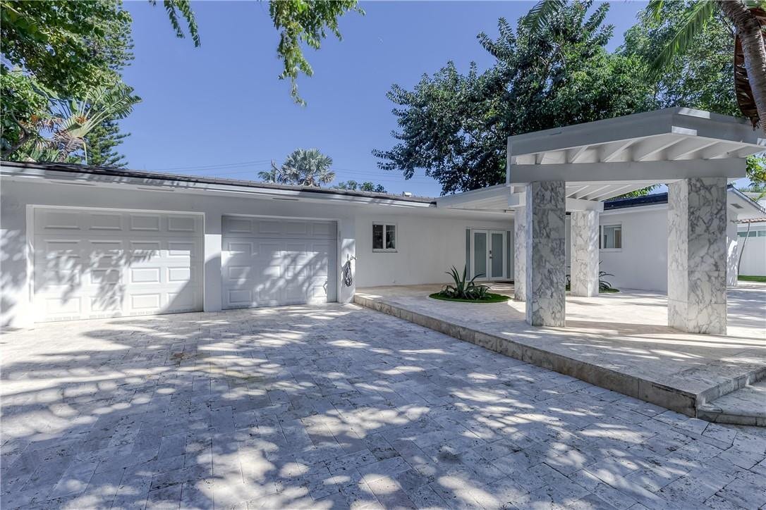 1800 SE Admirals Way, Fort Lauderdale, Fort Lauderdale, FL 33316 Lots of parking...