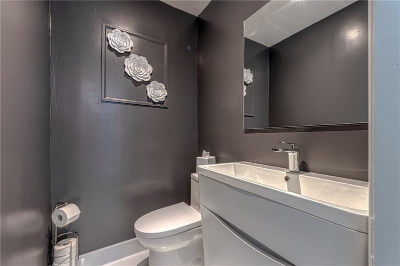1800 SE Admirals Way, Fort Lauderdale, Fort Lauderdale, FL 33316 Powder Room