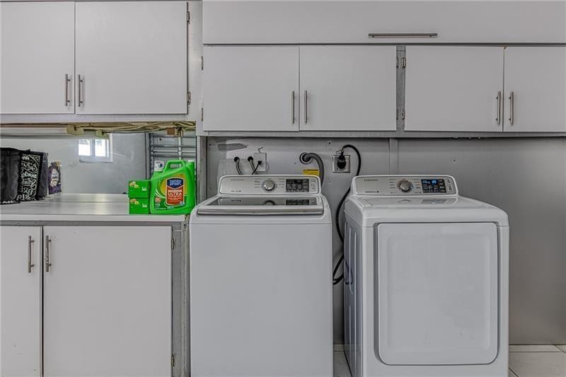 1800 SE Admirals Way, Fort Lauderdale, Fort Lauderdale, FL 33316 Lots of shelving space and fully stocked