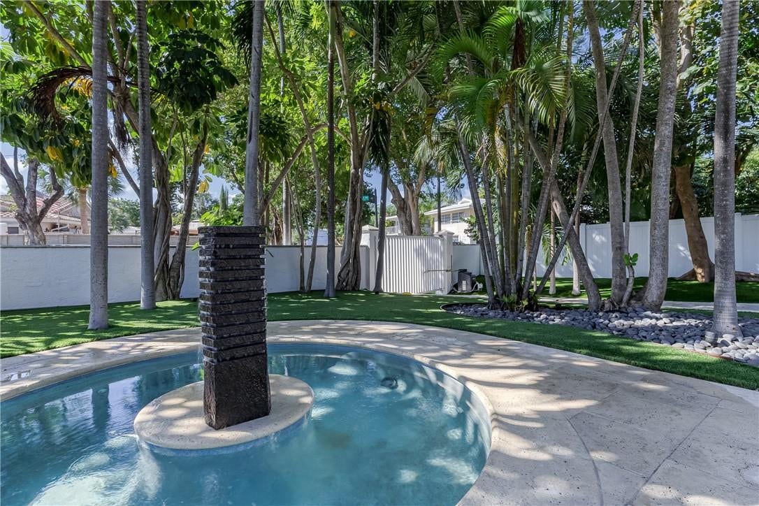 1800 SE Admirals Way, Fort Lauderdale, Fort Lauderdale, FL 33316 Fountain and Electric Front Entry Gate!