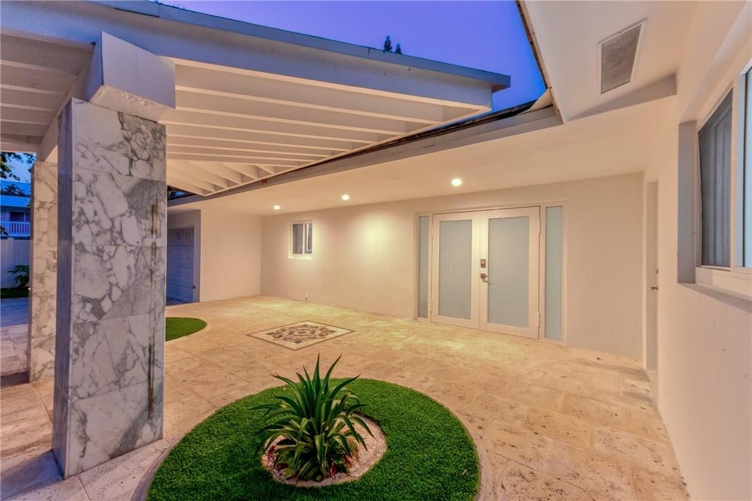 1800 SE Admirals Way, Fort Lauderdale, Fort Lauderdale, FL 33316 Twilight entry