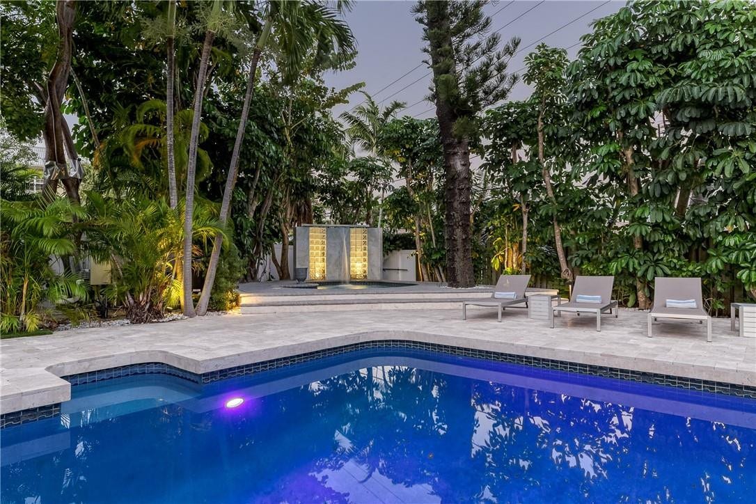 1800 SE Admirals Way, Fort Lauderdale, Fort Lauderdale, FL 33316 Mood lighting in the pool....