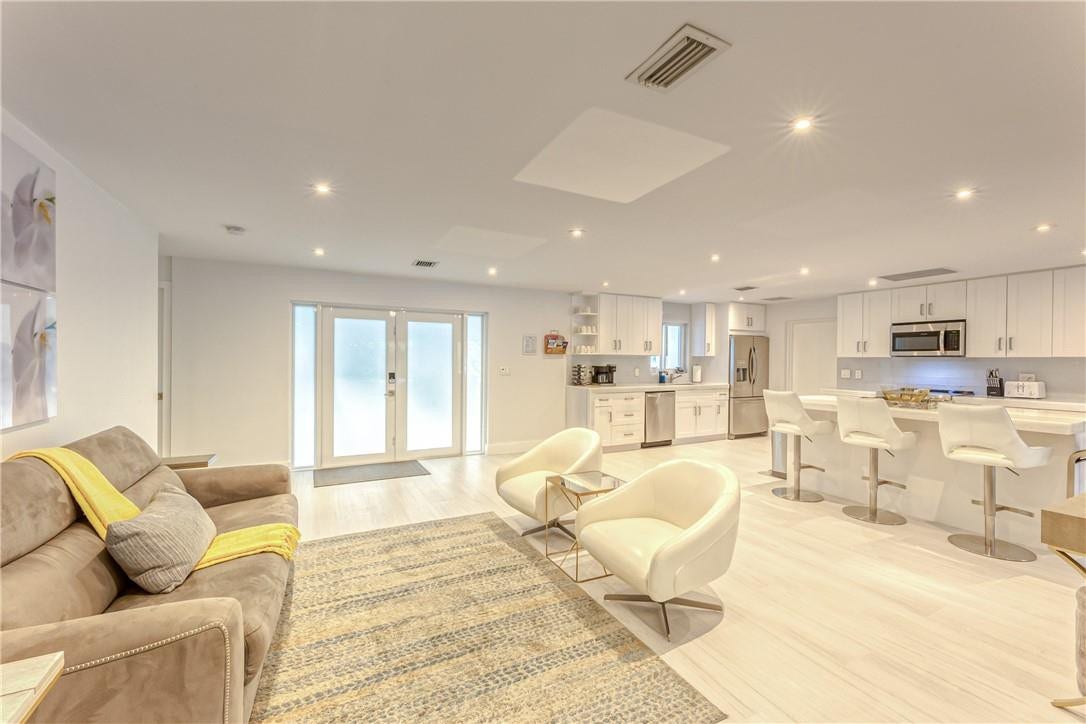 1800 SE Admirals Way, Fort Lauderdale, Fort Lauderdale, FL 33316 Living Room