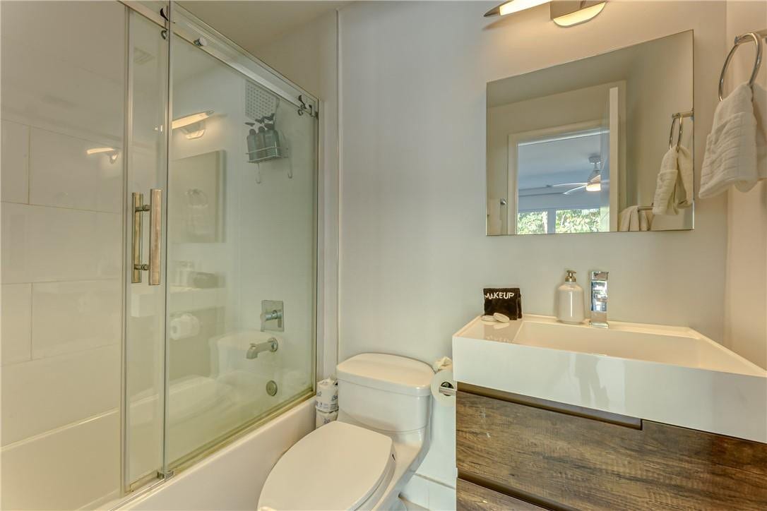 1800 SE Admirals Way, Fort Lauderdale, Fort Lauderdale, FL 33316 Bathroom #2 with Bathtub