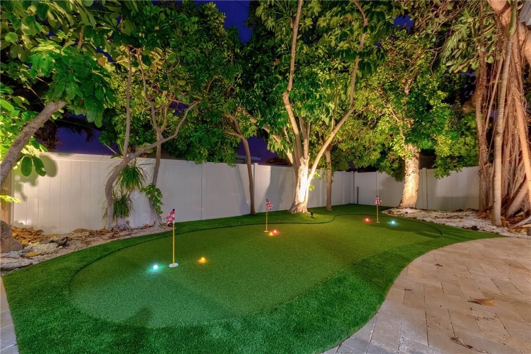 1800 SE Admirals Way, Fort Lauderdale, Fort Lauderdale, FL 33316 Putting....at night!