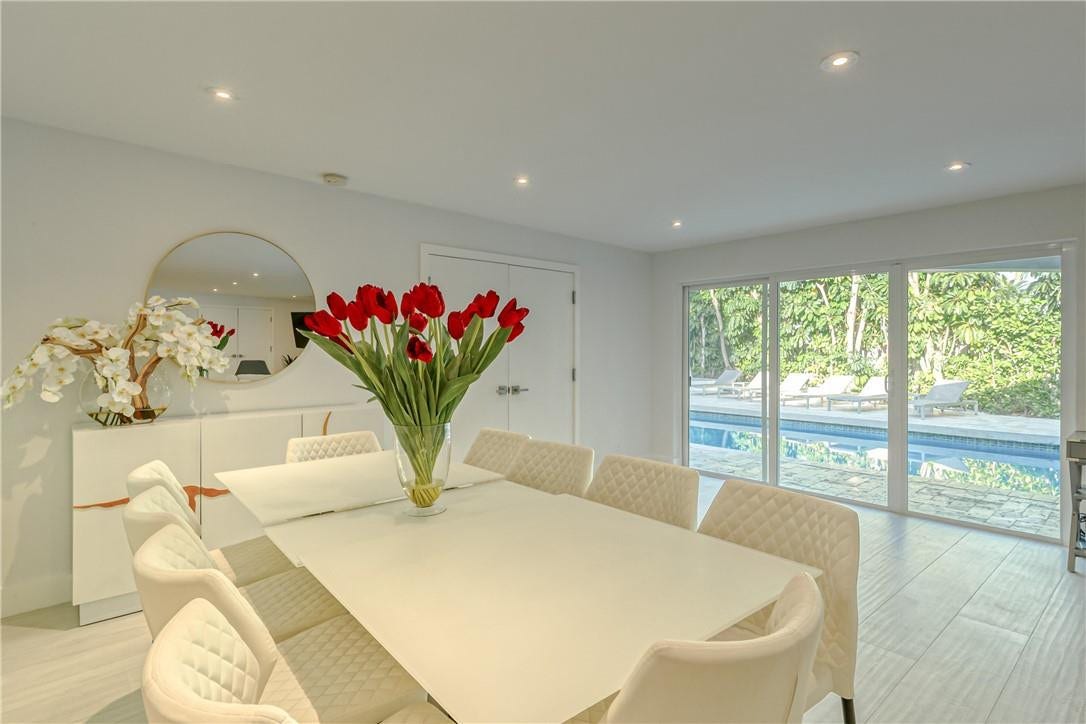 1800 SE Admirals Way, Fort Lauderdale, Fort Lauderdale, FL 33316 Large open dining area