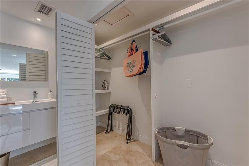 1800 SE Admirals Way, Fort Lauderdale, Fort Lauderdale, FL 33316 Spacey closet in primary bedroom