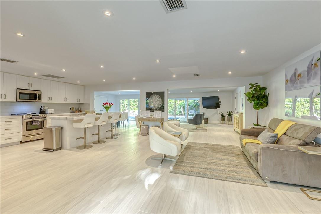 1800 SE Admirals Way, Fort Lauderdale, Fort Lauderdale, FL 33316 Great for entertaining!!