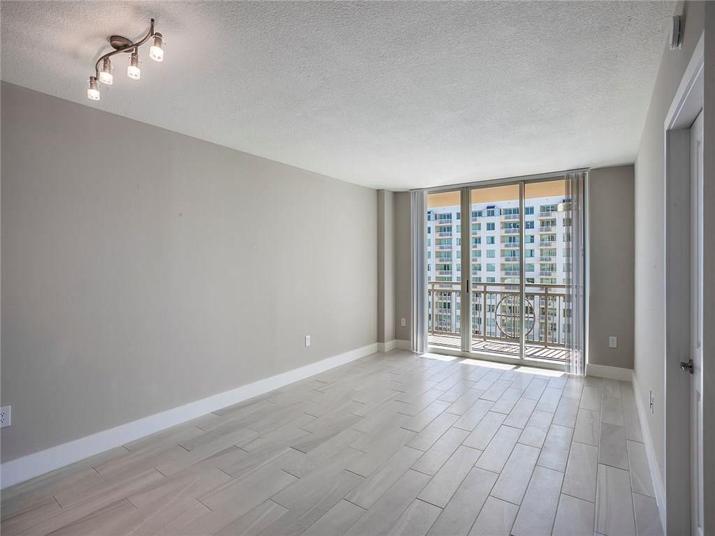 1040 Seminole Drive, #1406, Fort Lauderdale, Fort Lauderdale, FL 33304 Living Room