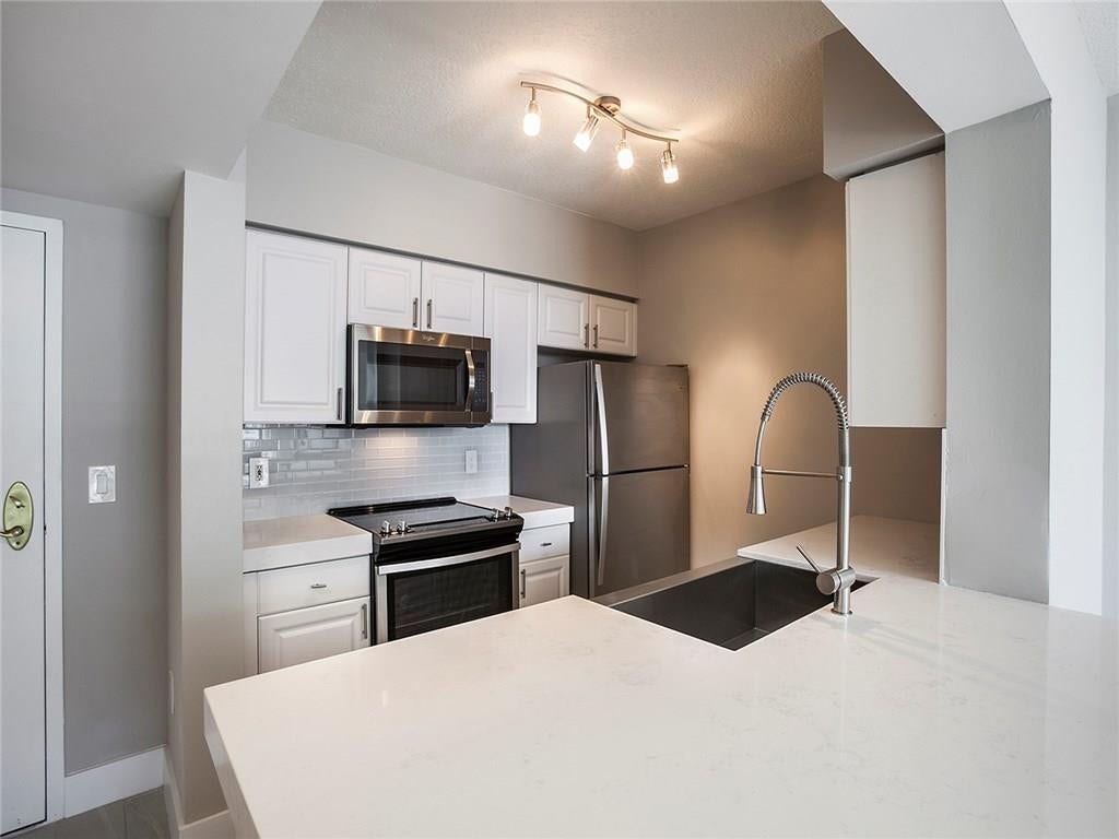 1040 Seminole Drive, #1406, Fort Lauderdale, Fort Lauderdale, FL 33304 Kitchen