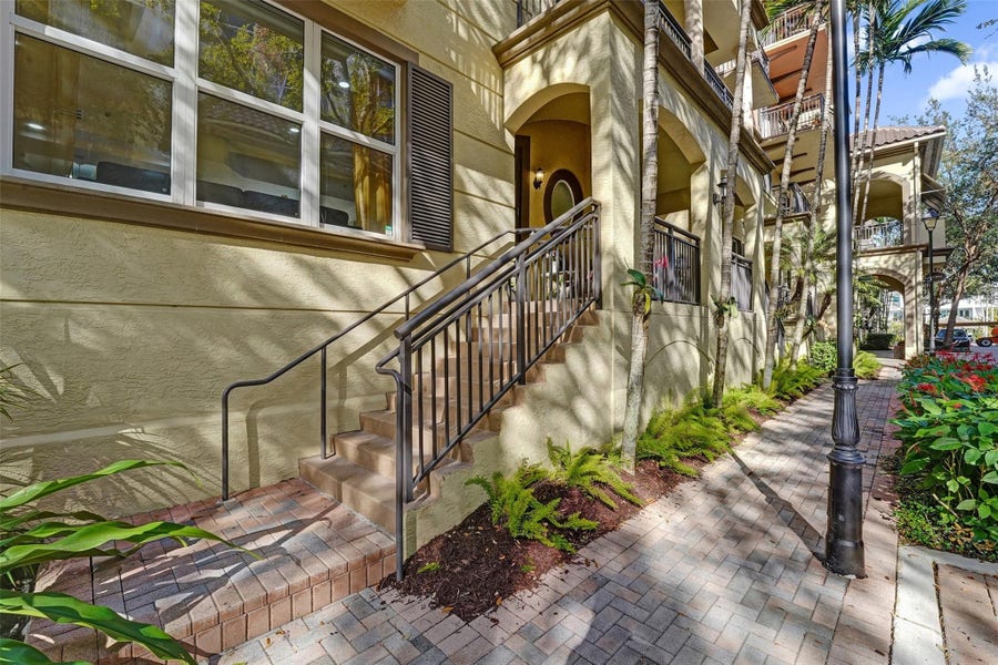 Property photo for 2633 NE 14th Avenue, #107, Wilton Manors, FL