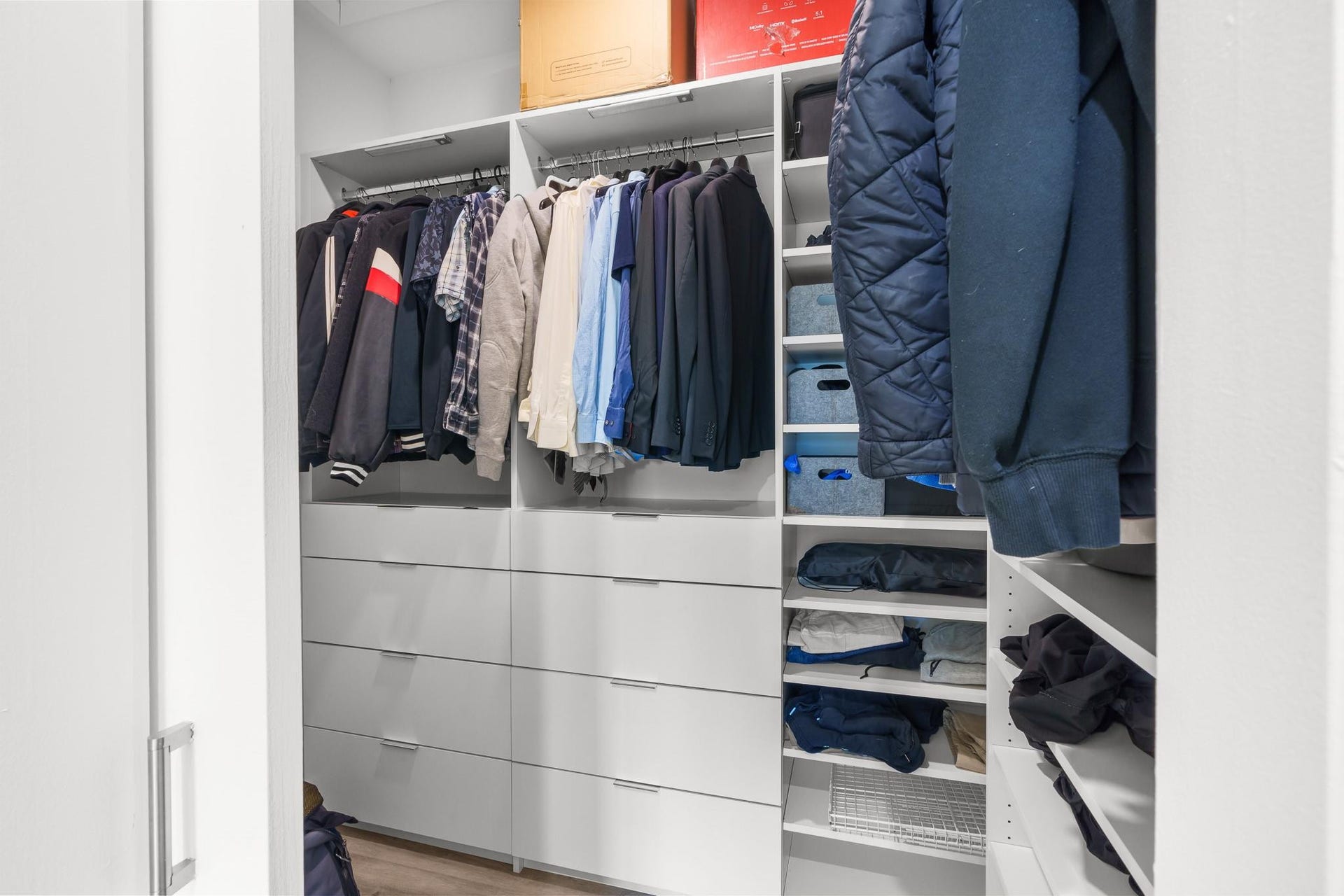Walk-in Closet