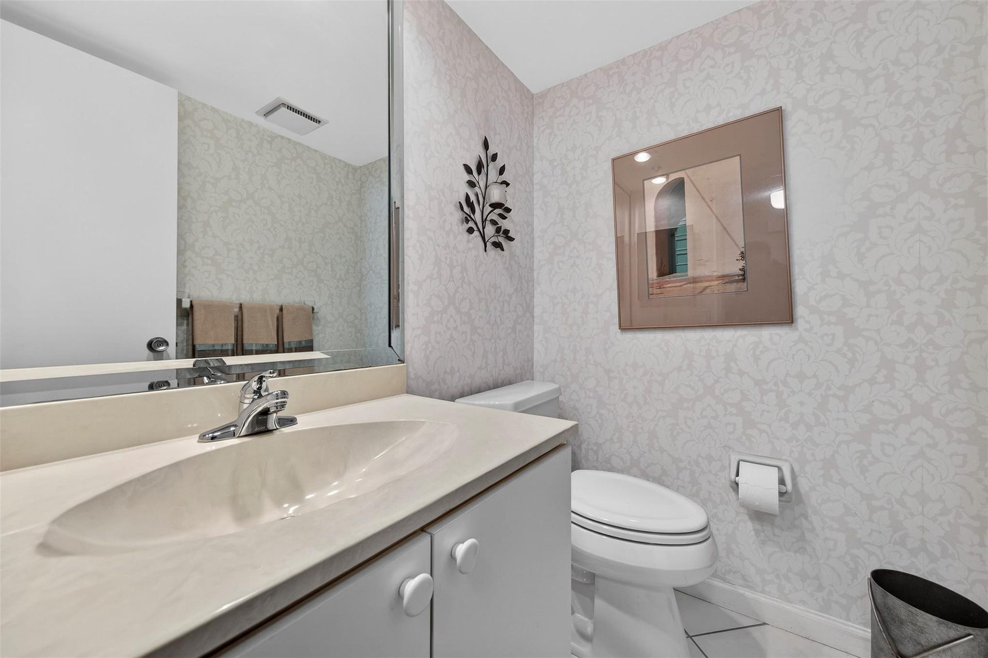 808 Cypress Boulevard, #203, Pompano Beach, FL 33069 Half-bath for guests