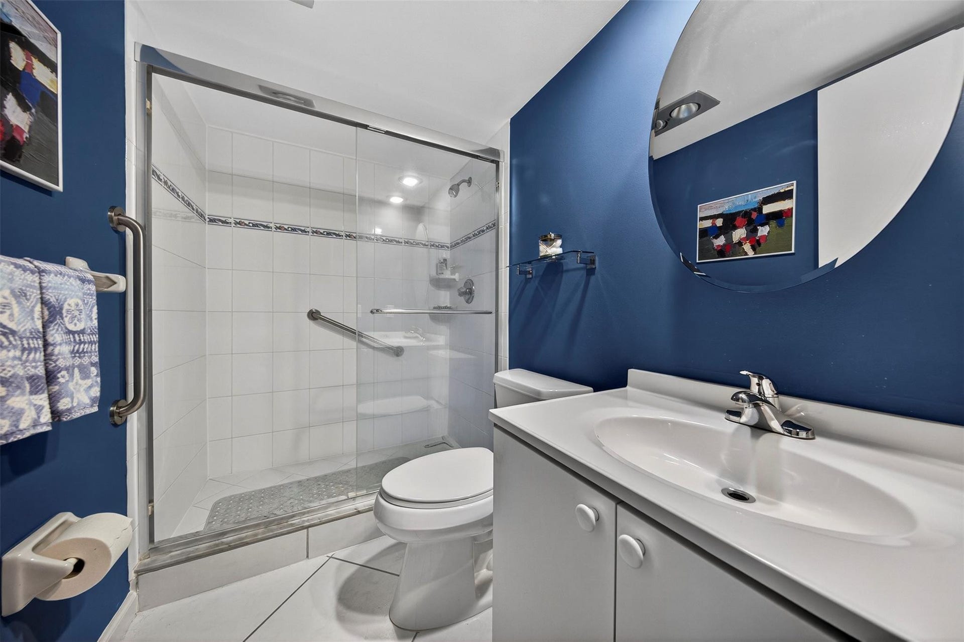 808 Cypress Boulevard, #203, Pompano Beach, FL 33069 shower in second bathroom