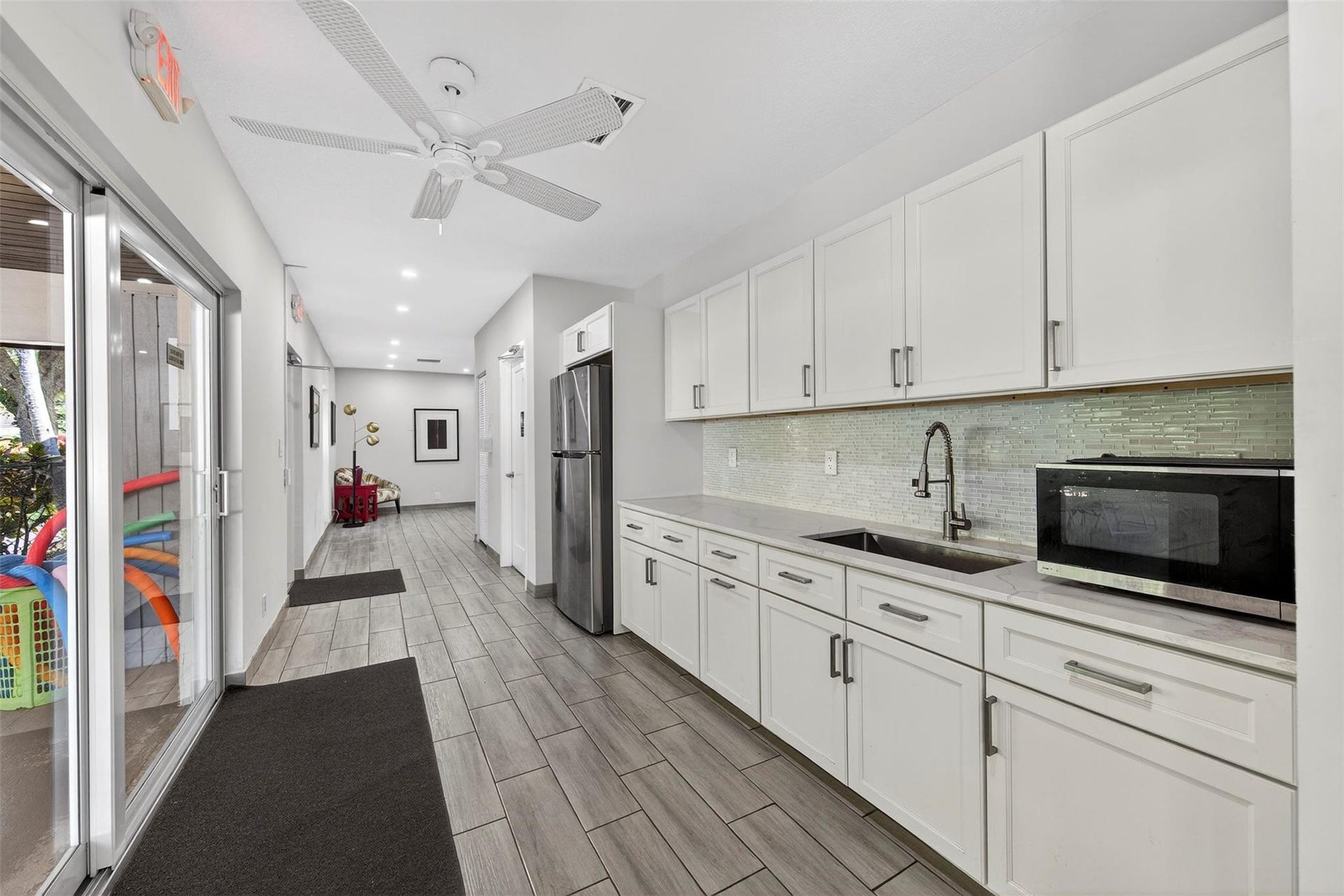 808 Cypress Boulevard, #203, Pompano Beach, FL 33069 clubhouse kitchen, great for parties