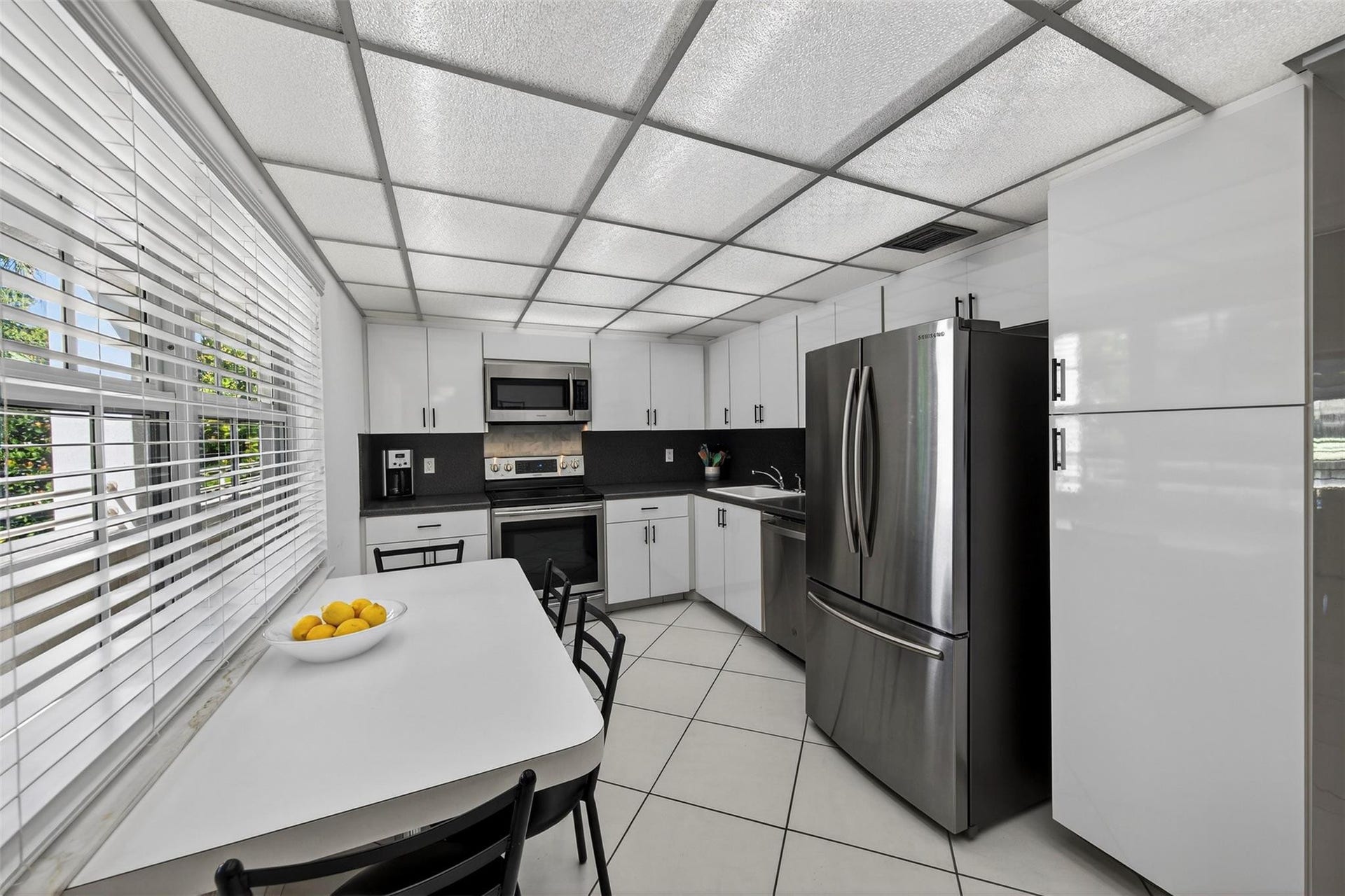808 Cypress Boulevard, #203, Pompano Beach, FL 33069 samsvng appliances and GE dishwasher
