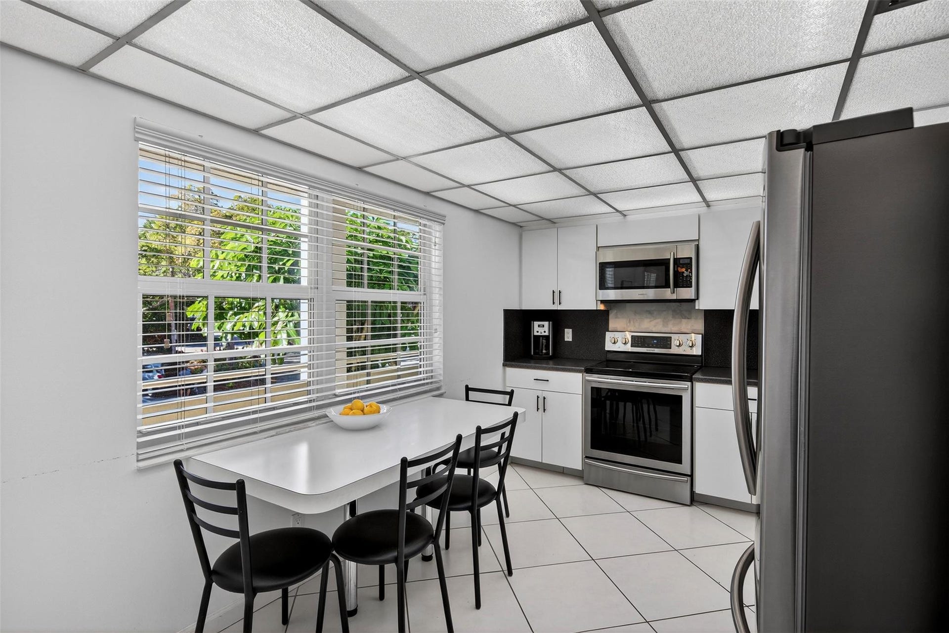 808 Cypress Boulevard, #203, Pompano Beach, FL 33069 eat-in kitchen