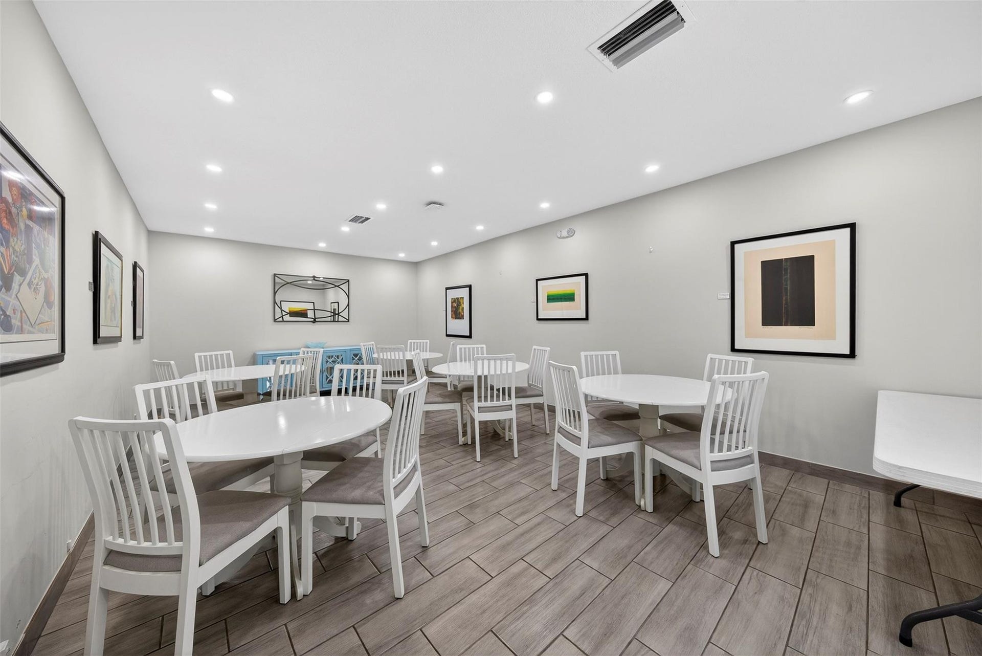 808 Cypress Boulevard, #203, Pompano Beach, FL 33069 common dinning area in clubhouse great for entertaining