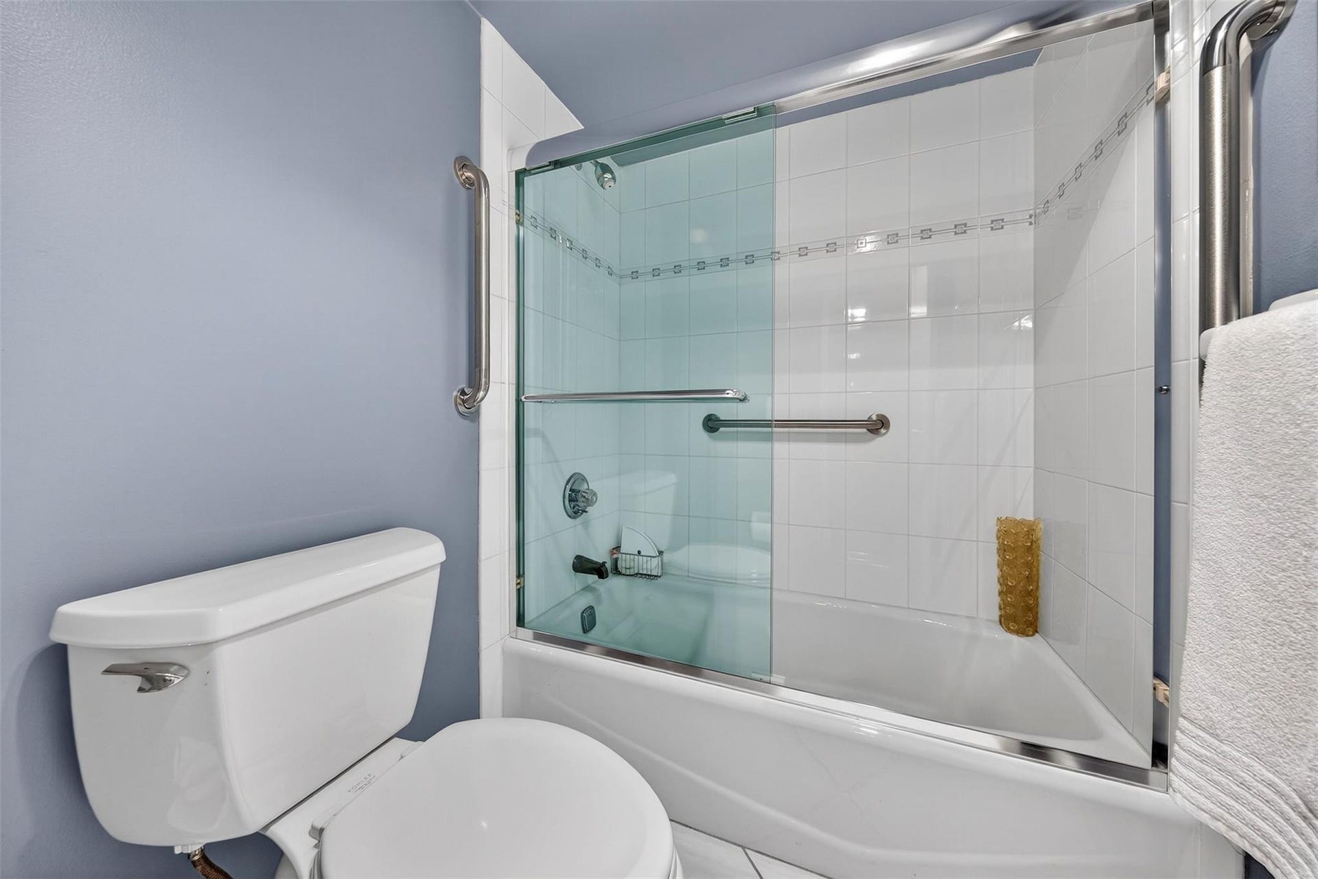 808 Cypress Boulevard, #203, Pompano Beach, FL 33069 privacy toilet/shower area