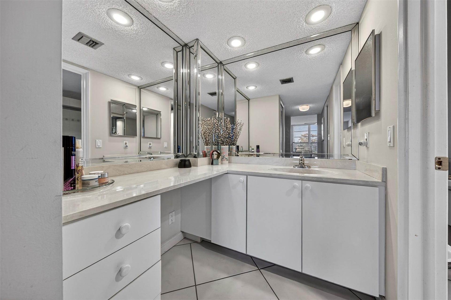 808 Cypress Boulevard, #203, Pompano Beach, FL 33069 spacious bathroom