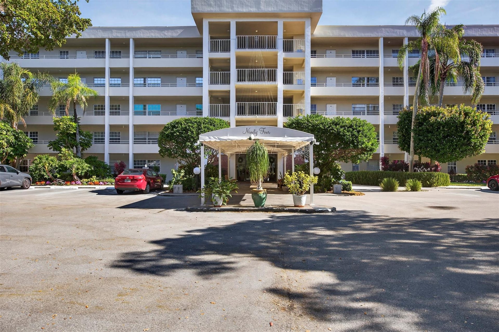 808 Cypress Boulevard, #203, Pompano Beach, FL 33069 fron of the building
