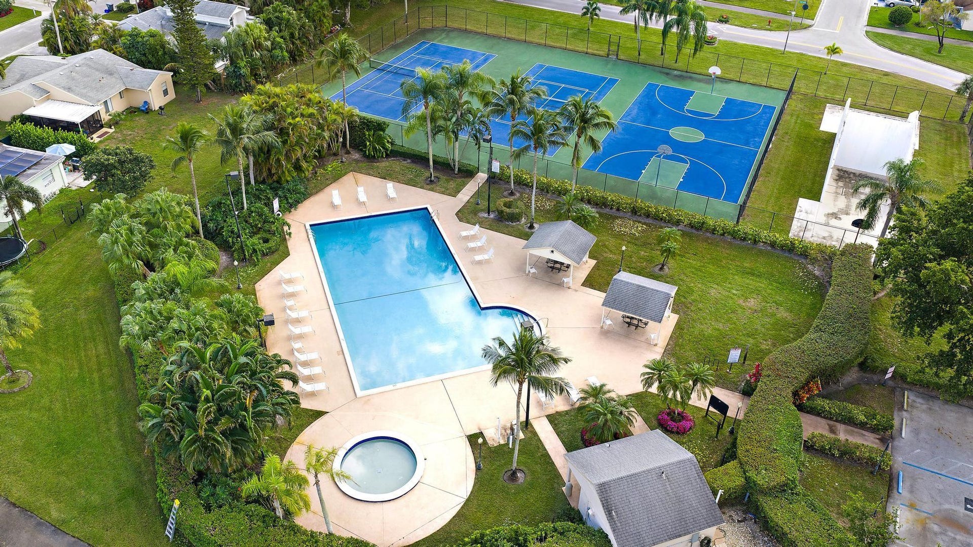 8443 Garden Gate Place, Boca Raton, FL 33433 Amenities