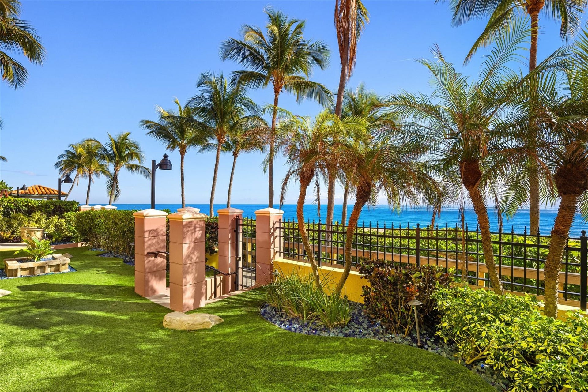 Direct Ocean Front!!