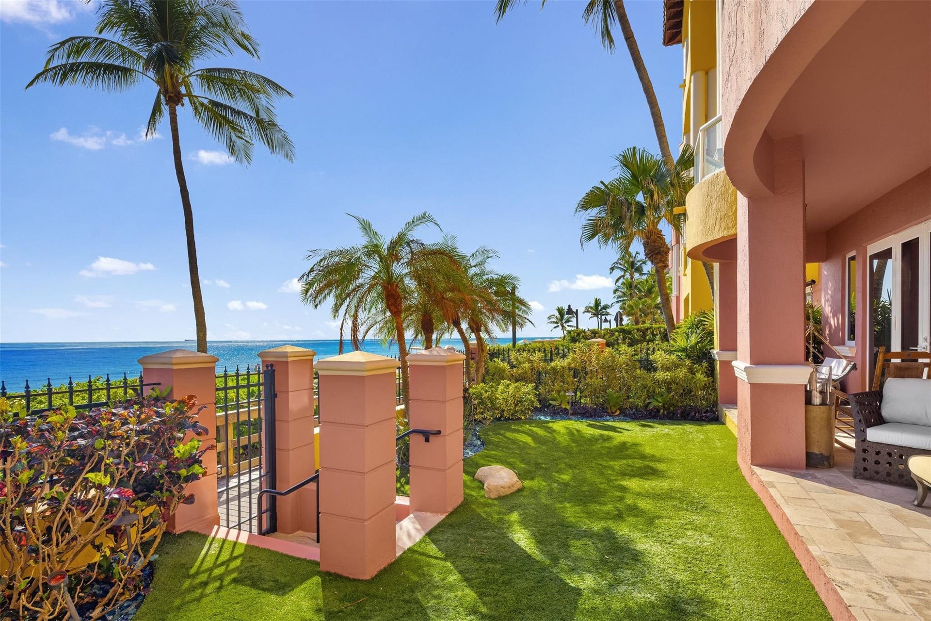 Direct Ocean Front!!
