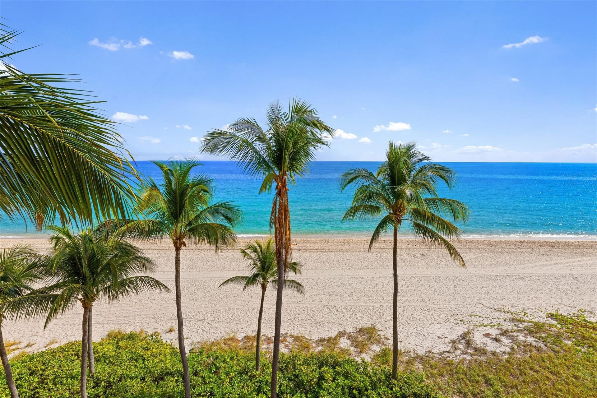 Direct Ocean Front!!