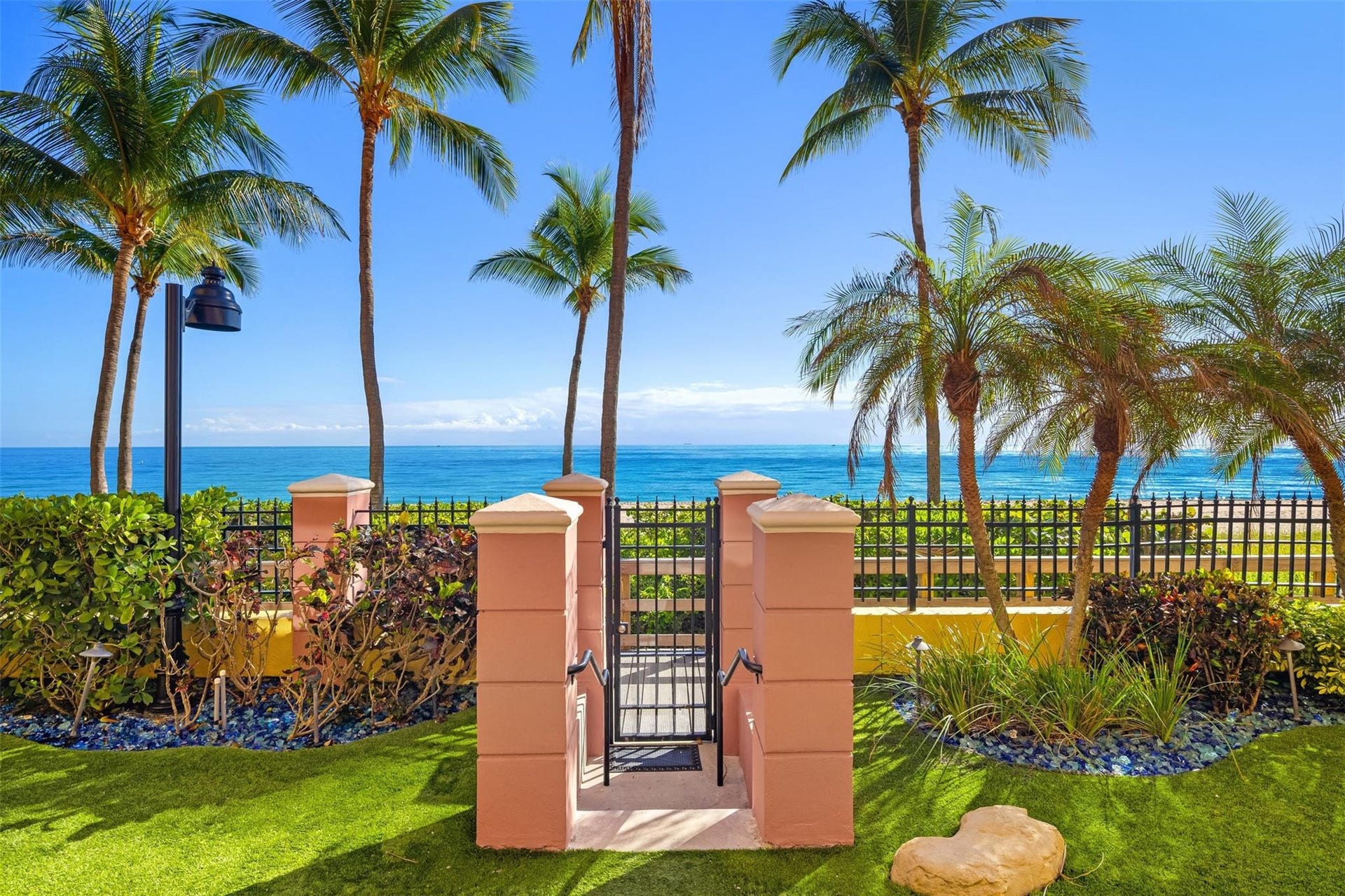 Direct Ocean Front!!