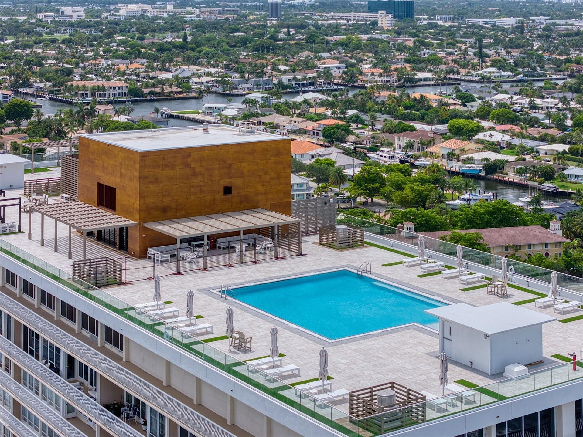 Panoramic views - Cabanas and more!