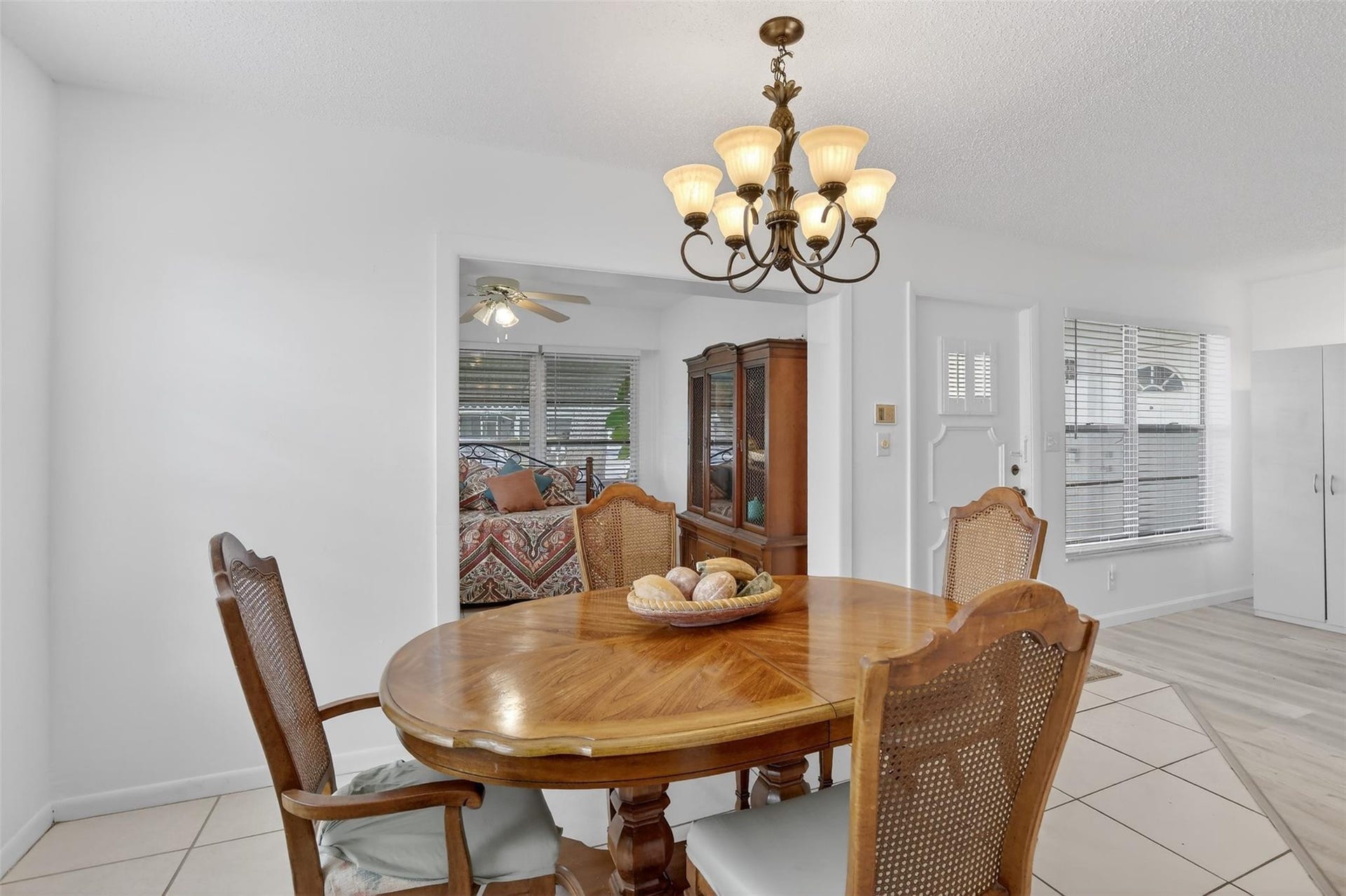DINNING ROOM NICE SIZE