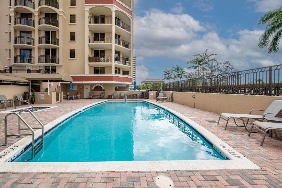 2011 N Ocean Boulevard, #902, Fort Lauderdale, FL 33305