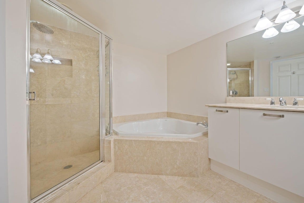 2011 N Ocean Boulevard, #902, Fort Lauderdale, FL 33305