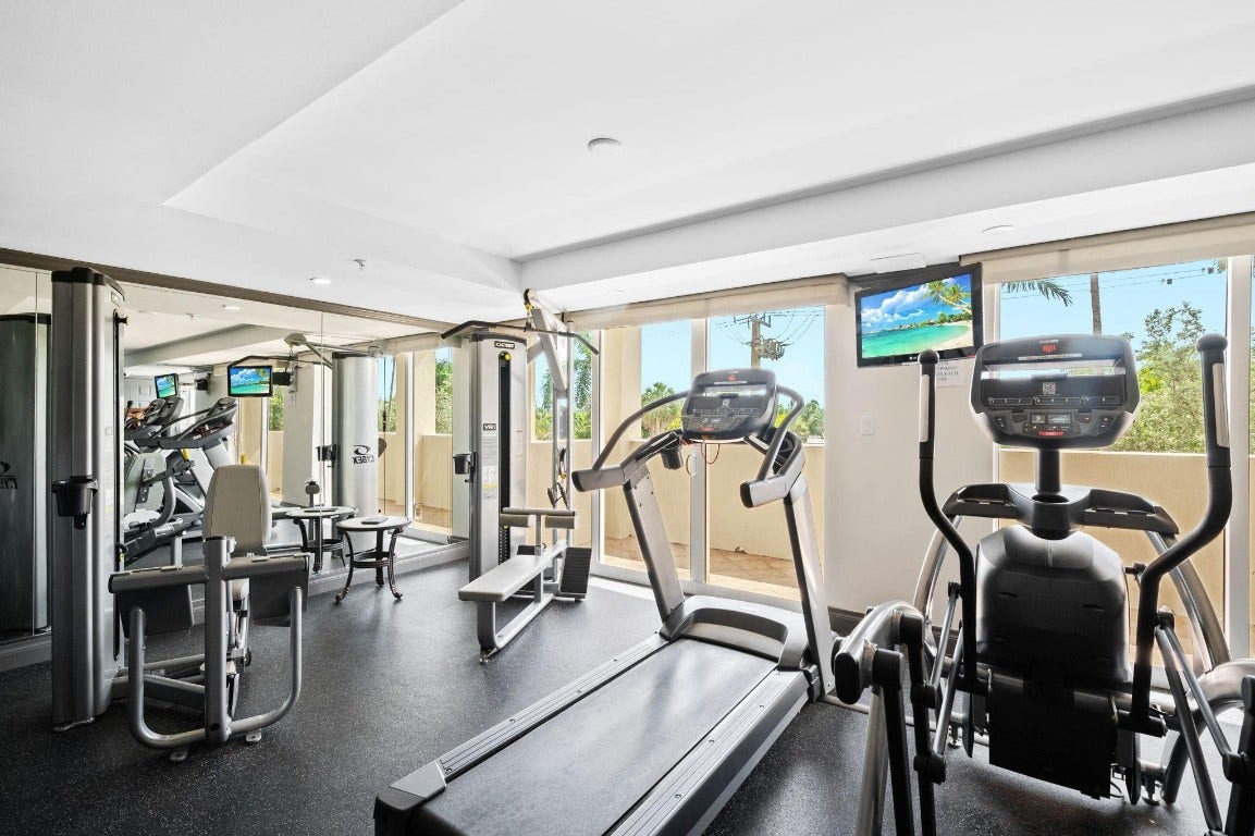 2011 N Ocean Boulevard, #902, Fort Lauderdale, FL 33305