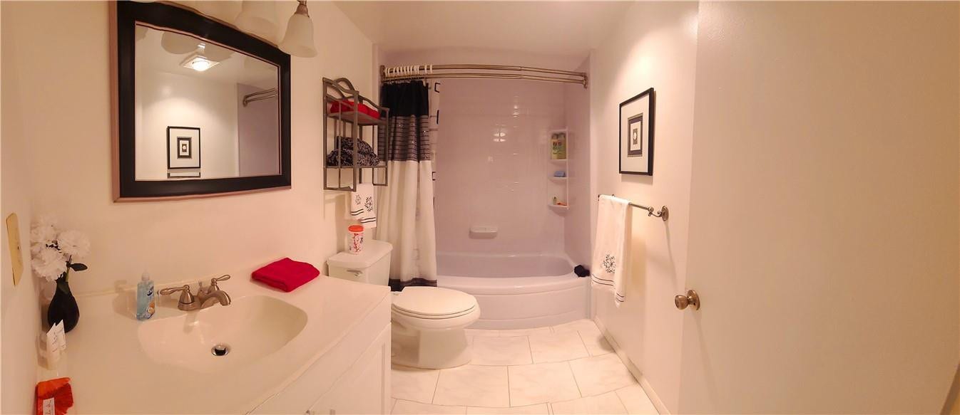 121 SE 3rd Avenue, #106, Dania, Dania Beach, FL 33004 BATHTUB IN SECOND BATHROOM
