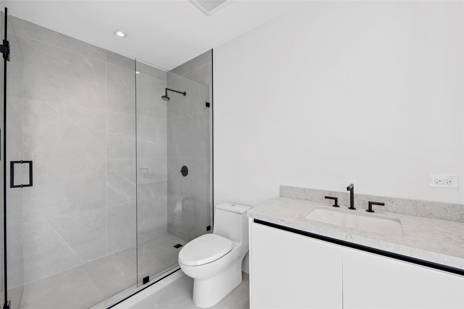 160 Isle Of Venice Drive, #302, Fort Lauderdale, FL 33301 Photo 24