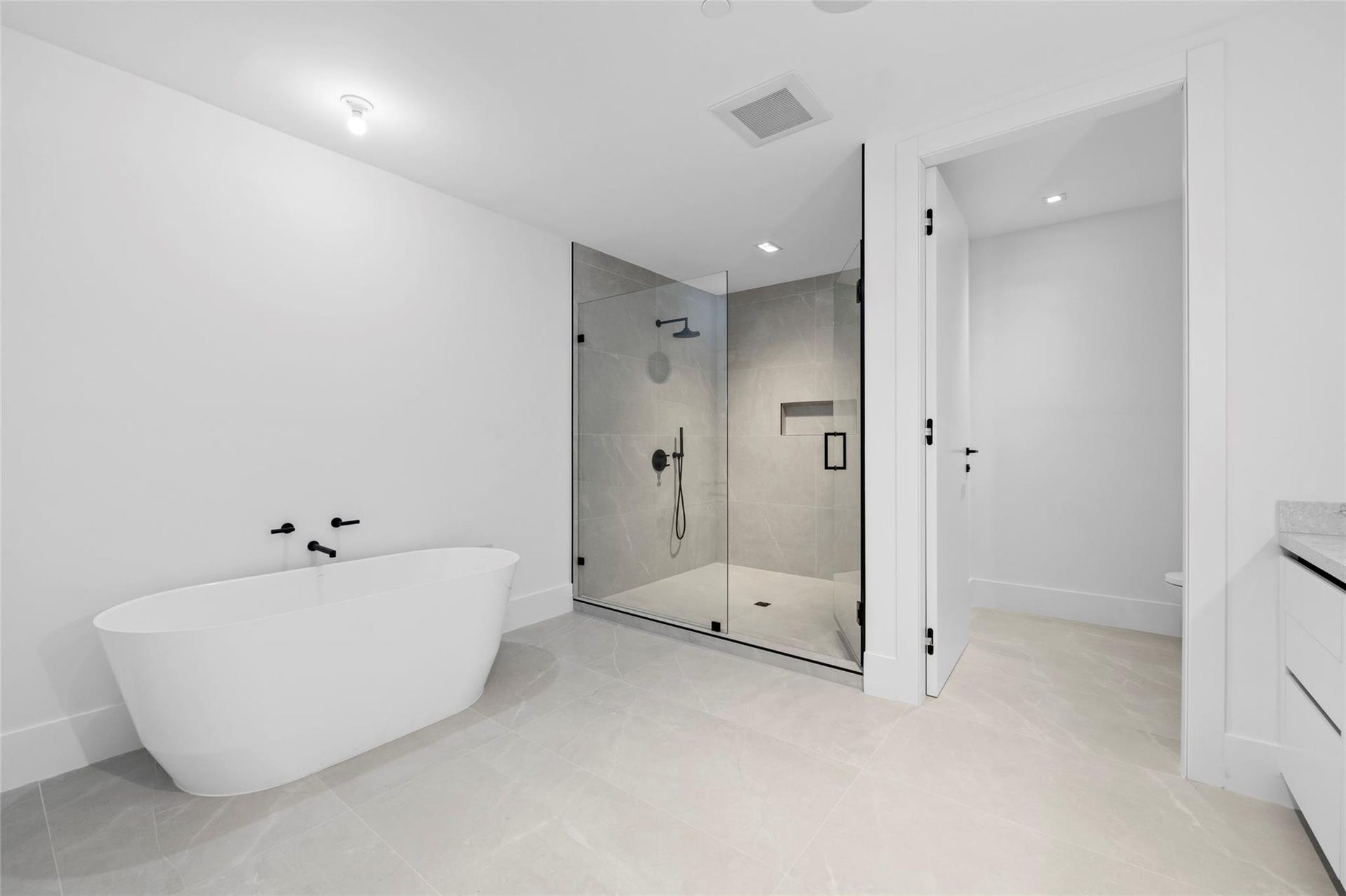 160 Isle Of Venice Drive, #302, Fort Lauderdale, FL 33301 Photo 21