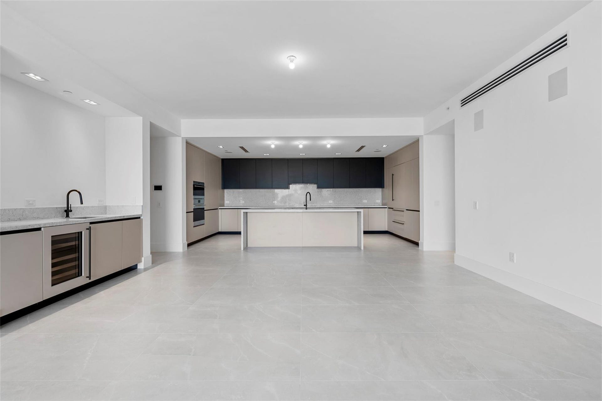 160 Isle Of Venice Drive, #302, Fort Lauderdale, FL 33301 Photo 11