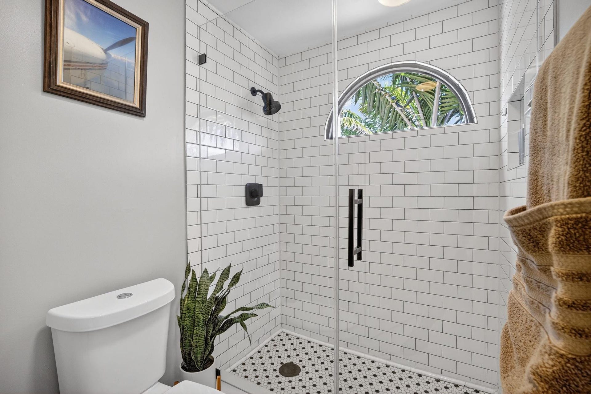 1401 NE 9th Street, #13, Fort Lauderdale, FL 33304 Primary Bathroom Shower