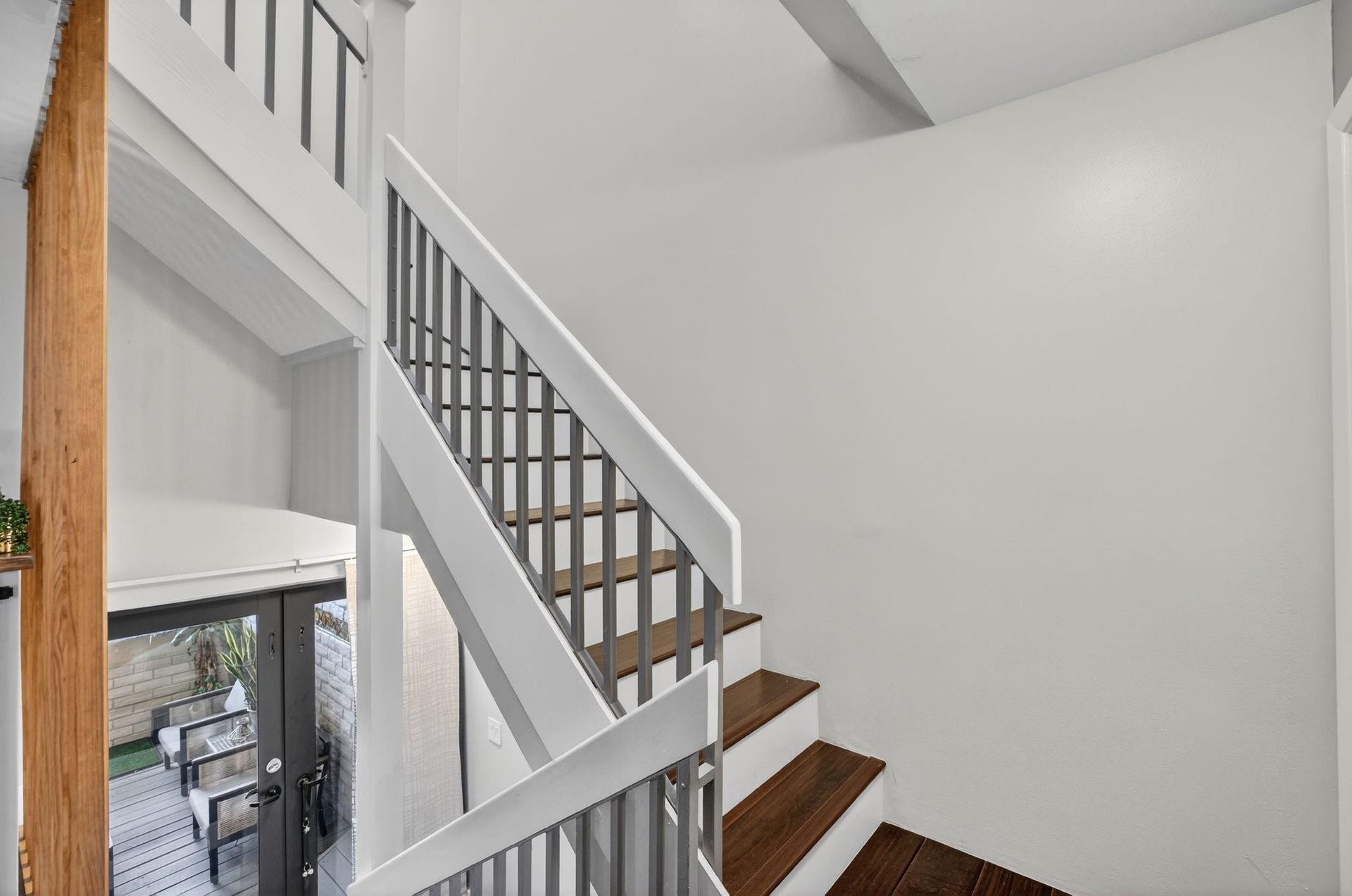 1401 NE 9th Street, #13, Fort Lauderdale, FL 33304 Staircase