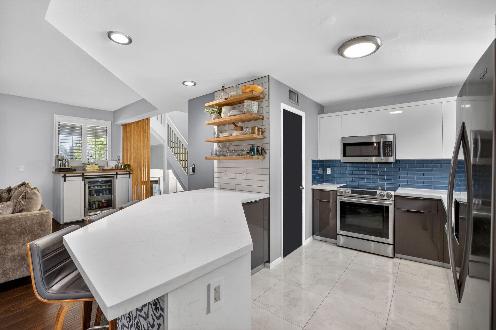 1401 NE 9th Street, #13, Fort Lauderdale, FL 33304 Kitchen