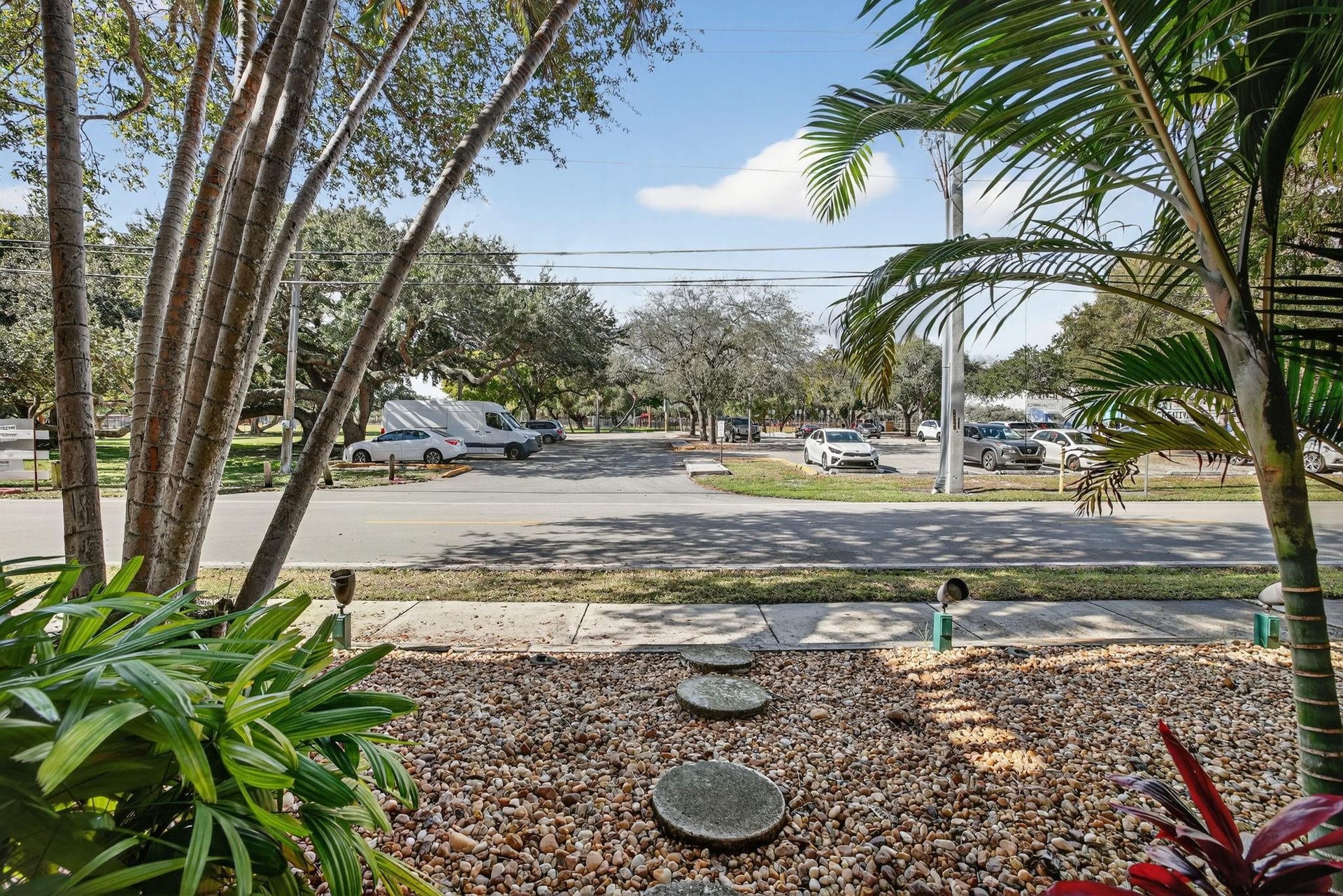 1401 NE 9th Street, #13, Fort Lauderdale, FL 33304 Back Entrance from Holiday Park.