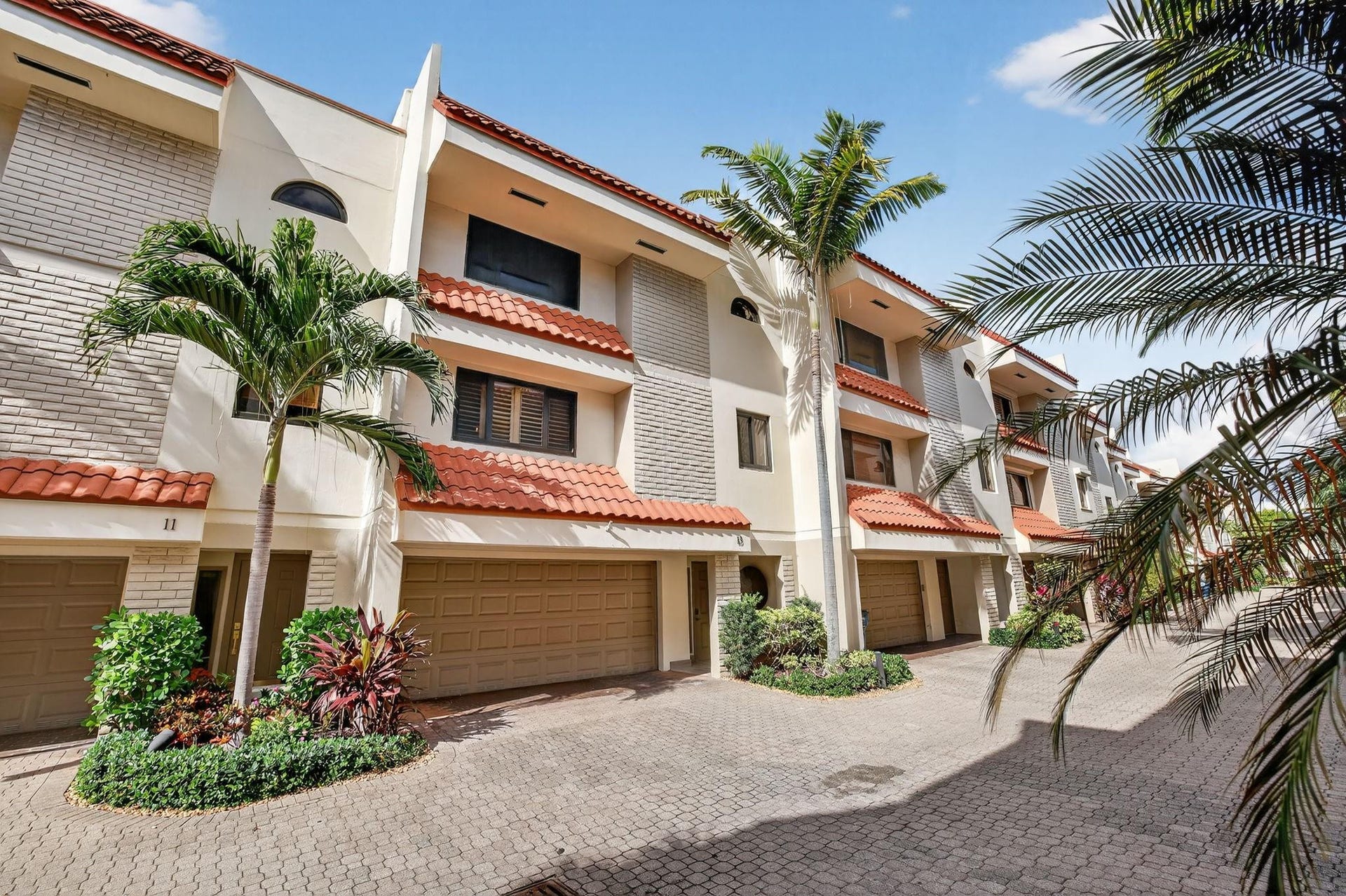 1401 NE 9th Street, #13, Fort Lauderdale, FL 33304 Front Exterior of Unit 13 with 2 Car Garage