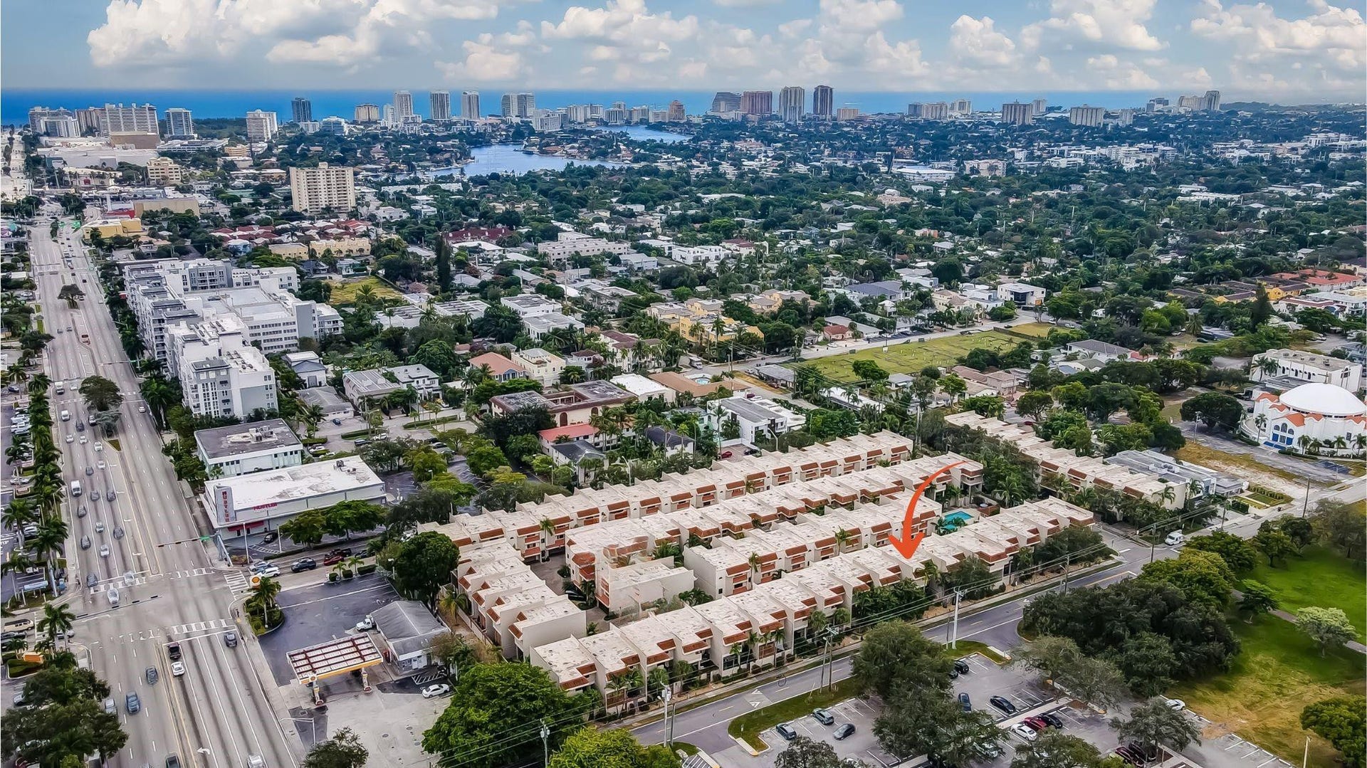 1401 NE 9th Street, #13, Fort Lauderdale, FL 33304 Aerials of Community showing location to Fort Lauderdale's Beach.