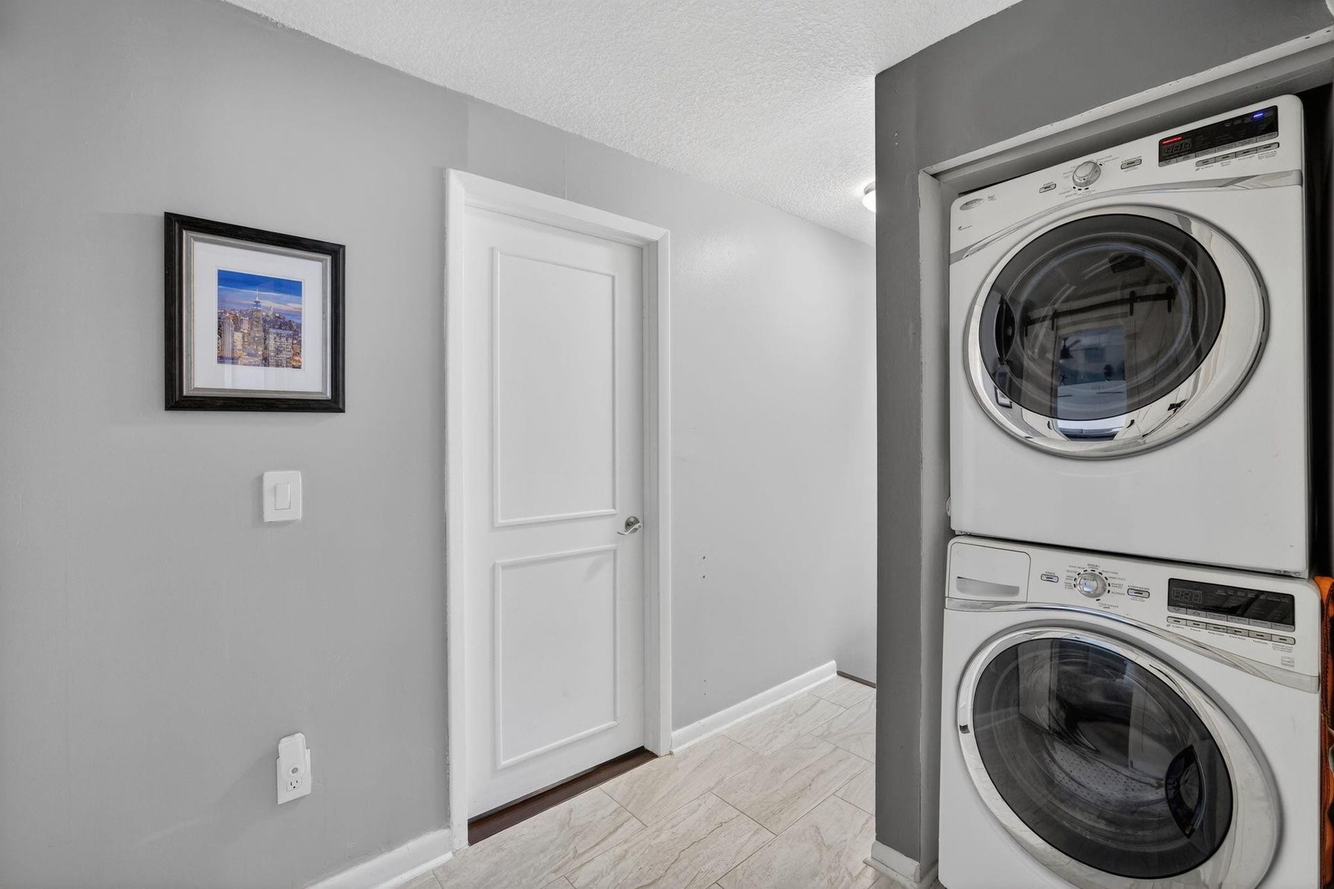 1401 NE 9th Street, #13, Fort Lauderdale, FL 33304 Washer and Dryer on 3rd Floor for your convenience.