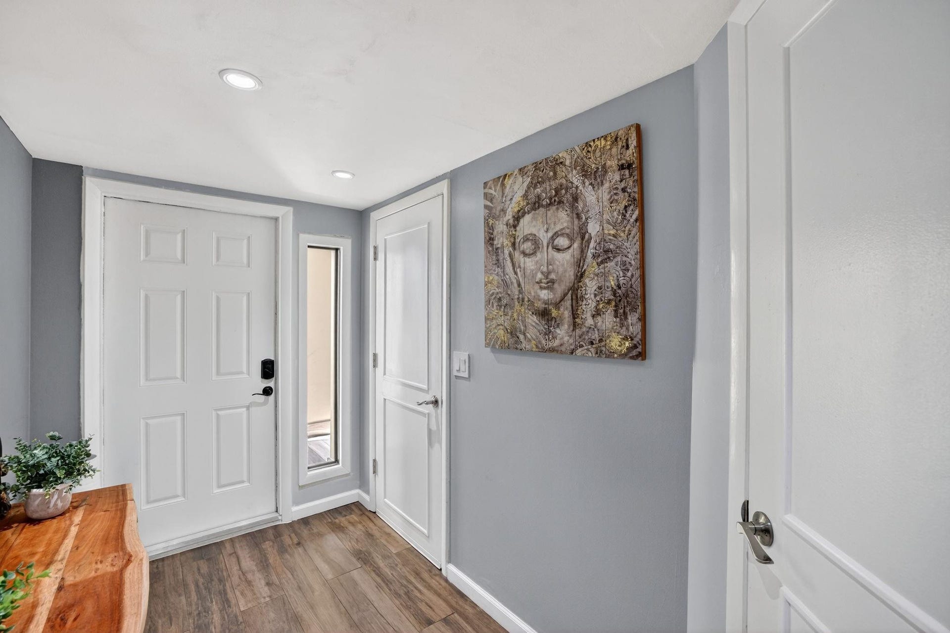 1401 NE 9th Street, #13, Fort Lauderdale, FL 33304 Main Entrance and 1st Floor Foyer.